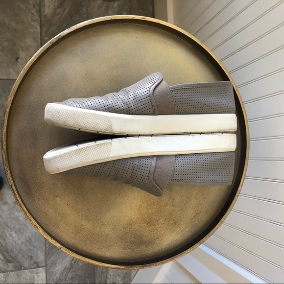 VINCE BLAIR PERFORATED LEATHER SNEAKERS. 8.5 - Picture 2 of 6